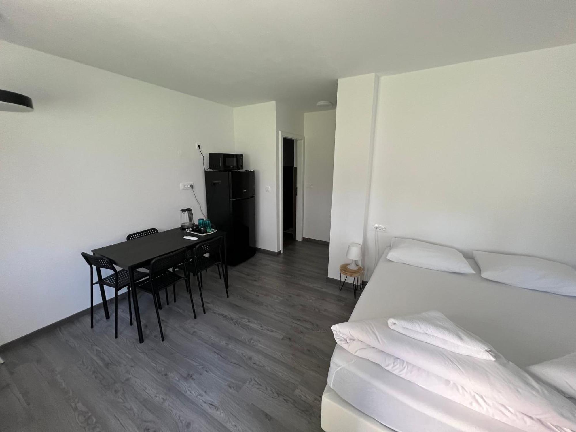 Hotel Lemonwood House Postojna Zewnętrze zdjęcie