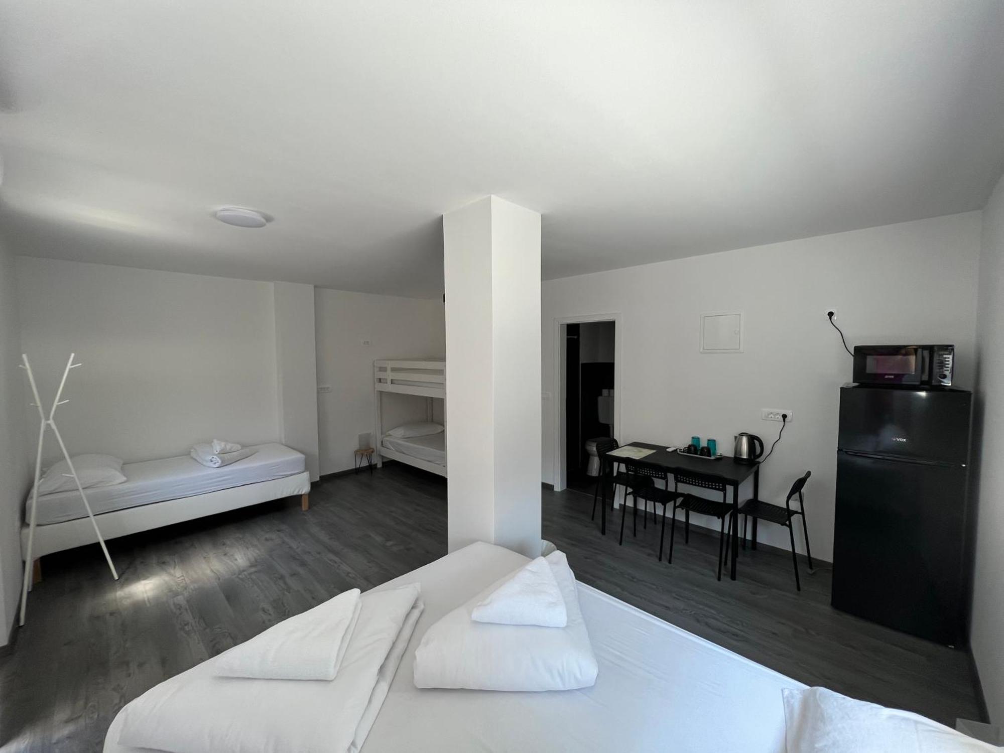 Hotel Lemonwood House Postojna Zewnętrze zdjęcie